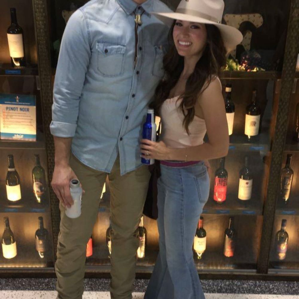 Meet your Posher, Mia